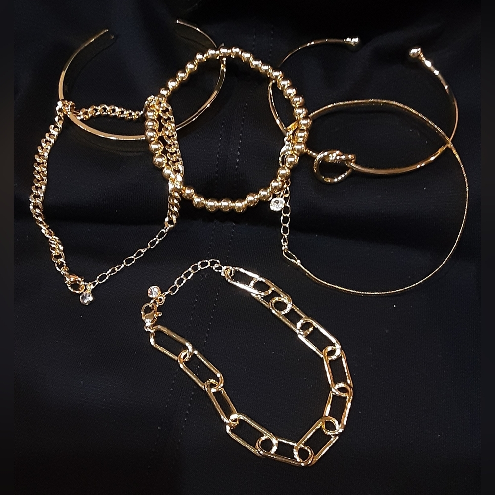 Elegant Gold Bracelet Set J181